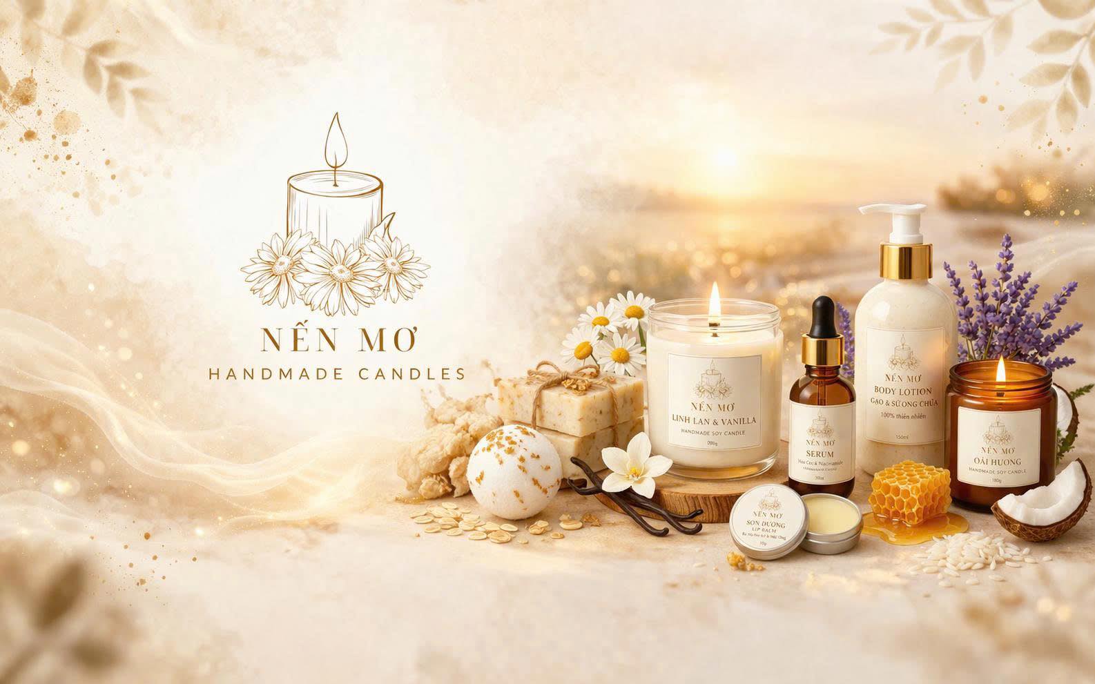 Nến thơm handmade Nến Mơ với hương thơm thư giãn, thiết kế sang trọng bên khăn tắm và hoa lan, phù hợp spa, phòng ngủ, decor không gian sống và làm quà tặng.